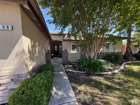 Exterior - 400 Mark Ave, Shafter, CA 93263 photo 2 of 9