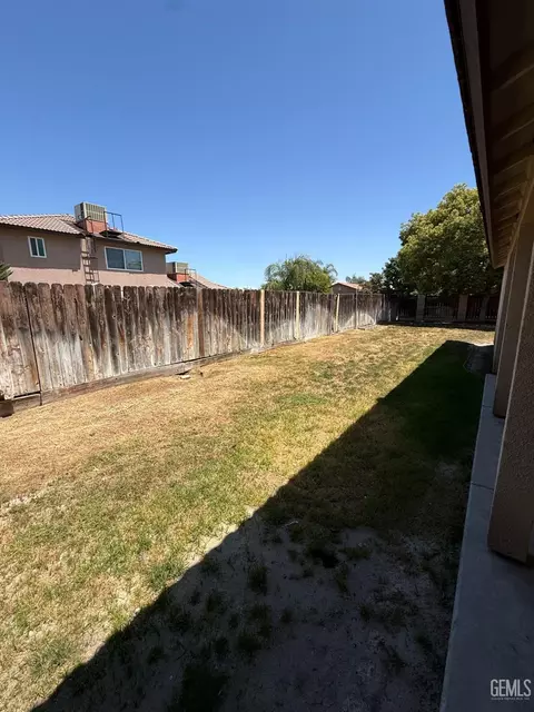 Exterior - 400 Mark Ave, Shafter, CA 93263 photo 9 of 9