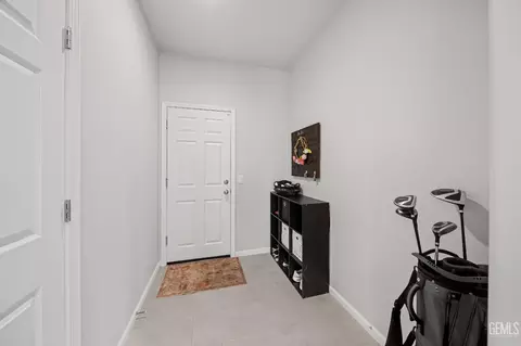 Entry Way - 227 Hammersmith Dr, Bakersfield, CA 93314 photo 3 of 4