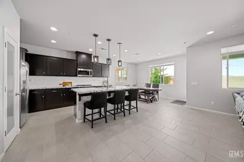 Kitchen - 227 Hammersmith Dr, Bakersfield, CA 93314 photo 5 of 5