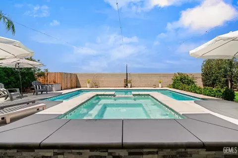 Exterior - 227 Hammersmith Dr, Bakersfield, CA 93314 photo 7 of 13