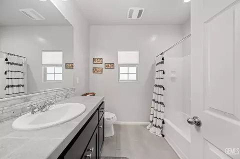 Bath - 227 Hammersmith Dr, Bakersfield, CA 93314 photo 1 of 4