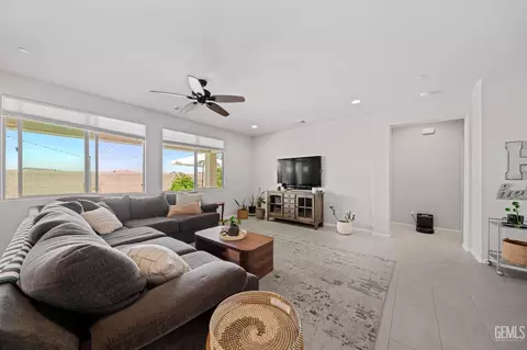 Other - 227 Hammersmith Dr, Bakersfield, CA 93314 photo 1 of 9