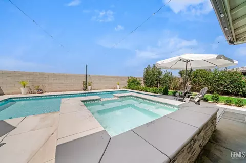 Exterior - 227 Hammersmith Dr, Bakersfield, CA 93314 photo 6 of 13