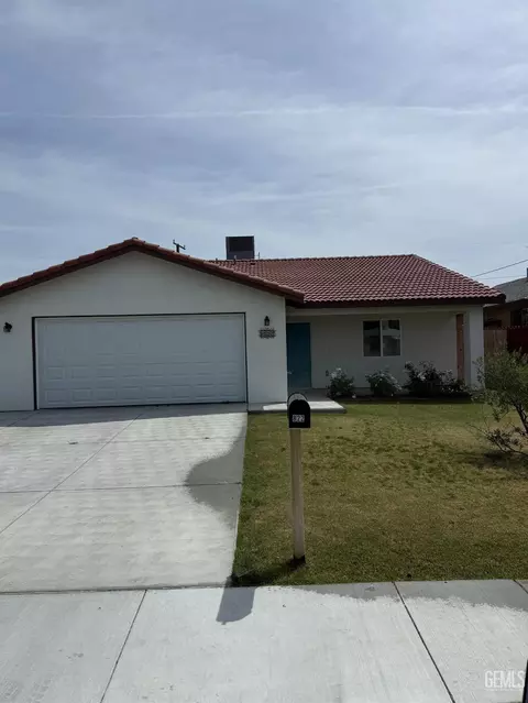822 Clinton St, Delano, CA 93215