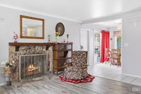 Living - 21230 Mission St, Tehachapi, CA 93561 photo 4 of 4
