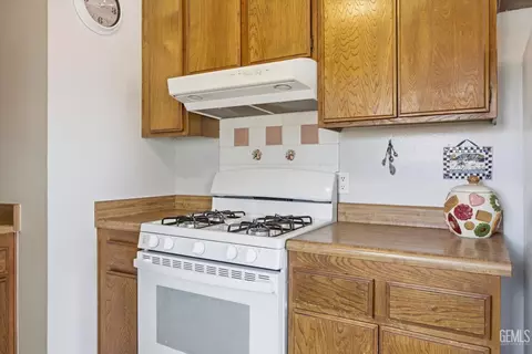 Kitchen - 21230 Mission St, Tehachapi, CA 93561 photo 3 of 5