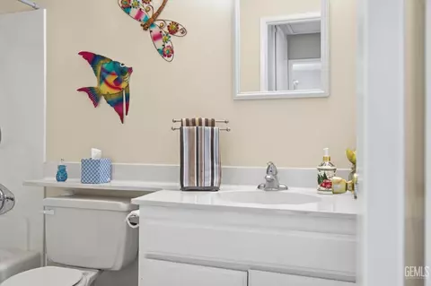 Bath - 21230 Mission St, Tehachapi, CA 93561 photo 4 of 4