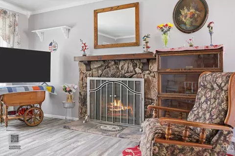 Living - 21230 Mission St, Tehachapi, CA 93561 photo 3 of 4