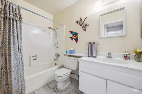 Bath - 21230 Mission St, Tehachapi, CA 93561 photo 3 of 4