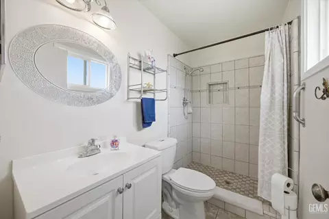 Bath - 21230 Mission St, Tehachapi, CA 93561 photo 1 of 4