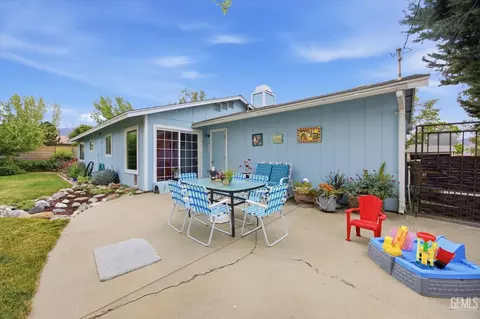 Exterior - 21230 Mission St, Tehachapi, CA 93561 photo 7 of 13