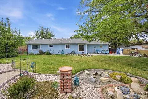 Exterior - 21230 Mission St, Tehachapi, CA 93561 photo 11 of 13