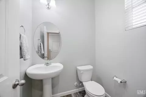 Entry Way - 5809 Commonwealth Ave, Bakersfield, CA 93313 photo 6 of 11
