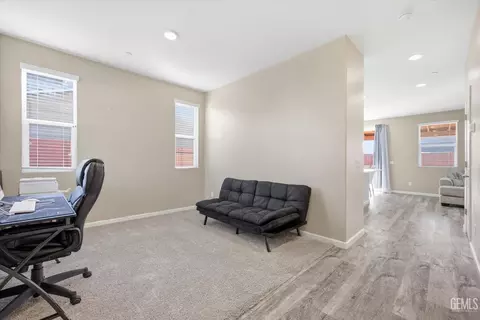 Entry Way - 5809 Commonwealth Ave, Bakersfield, CA 93313 photo 1 of 11