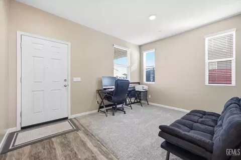 Entry Way - 5809 Commonwealth Ave, Bakersfield, CA 93313 photo 2 of 11
