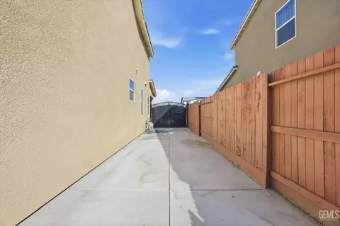 Entry Way - 5809 Commonwealth Ave, Bakersfield, CA 93313 photo 11 of 11