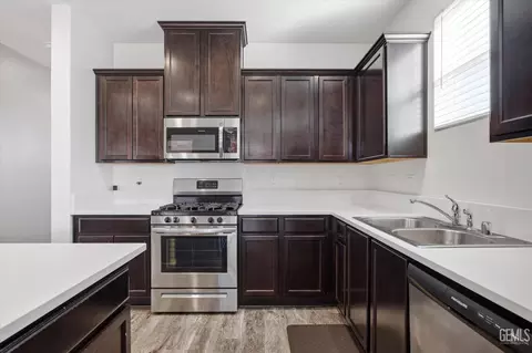 Kitchen - 5809 Commonwealth Ave, Bakersfield, CA 93313 photo 1 of 1
