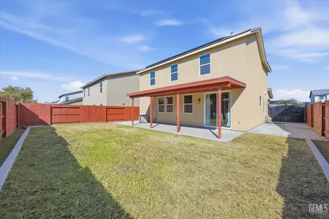 Exterior - 5809 Commonwealth Ave, Bakersfield, CA 93313 photo 6 of 8