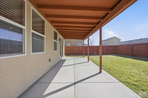 Exterior - 5809 Commonwealth Ave, Bakersfield, CA 93313 photo 5 of 8