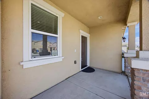 Exterior - 5809 Commonwealth Ave, Bakersfield, CA 93313 photo 4 of 8