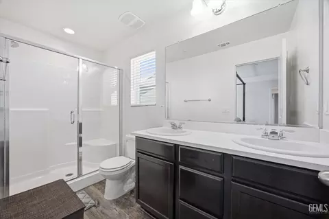 Entry Way - 5809 Commonwealth Ave, Bakersfield, CA 93313 photo 9 of 11