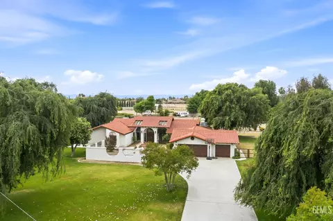 249 Moon Ranch St, Bakersfield, CA 93314