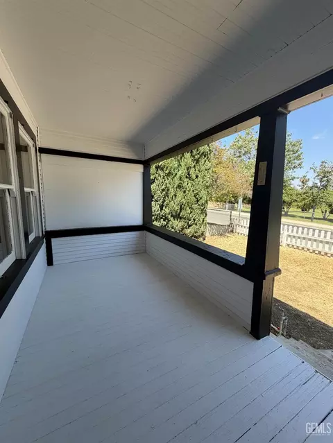 Exterior - 629 A St, Taft, CA 93268 photo 2 of 9
