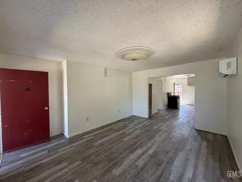 Living - 629 A St, Taft, CA 93268 photo 1 of 3