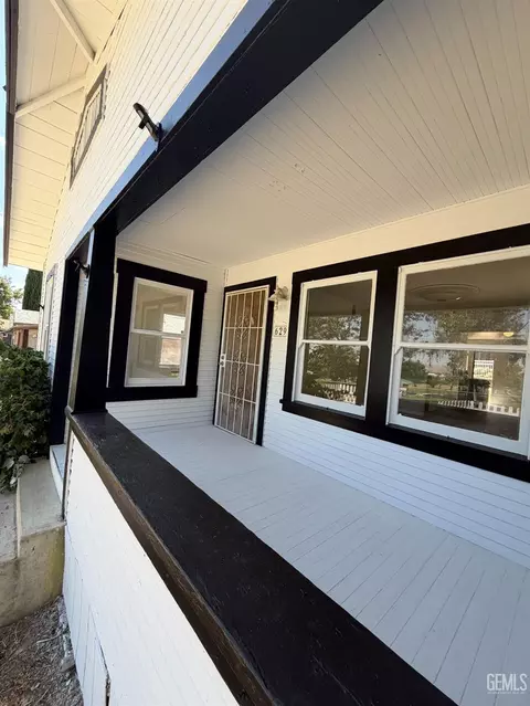 Exterior - 629 A St, Taft, CA 93268 photo 5 of 9