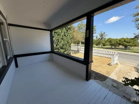 Exterior - 629 A St, Taft, CA 93268 photo 3 of 9
