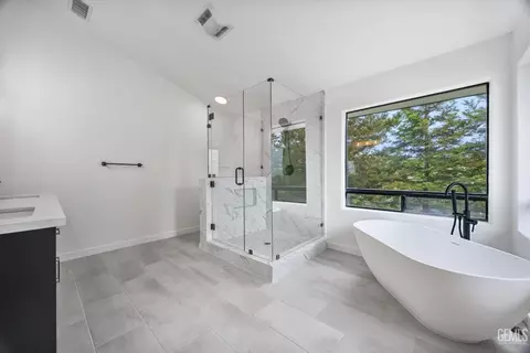 Bath - 4205 High Grv, Templeton, CA 93465 photo 2 of 7