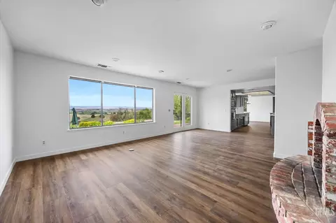Living - 4205 High Grv, Templeton, CA 93465 photo 7 of 14