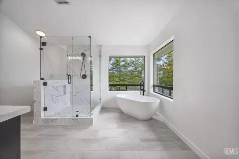 Bath - 4205 High Grv, Templeton, CA 93465 photo 1 of 7