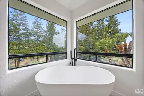 Bath - 4205 High Grv, Templeton, CA 93465 photo 4 of 7