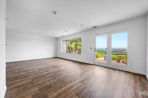 Living - 4205 High Grv, Templeton, CA 93465 photo 8 of 14