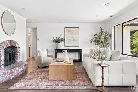 Living - 4205 High Grv, Templeton, CA 93465 photo 6 of 8