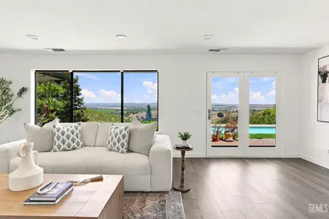 Living - 4205 High Grv, Templeton, CA 93465 photo 5 of 8