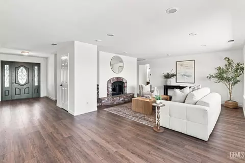 Living - 4205 High Grv, Templeton, CA 93465 photo 7 of 8