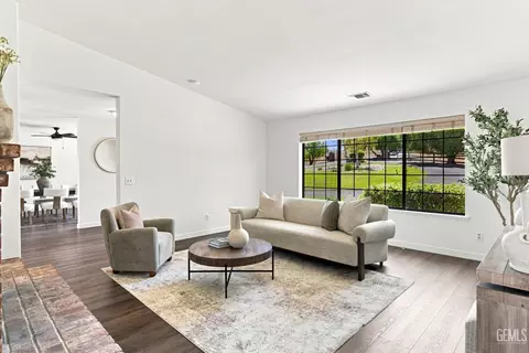 Living - 4205 High Grv, Templeton, CA 93465 photo 2 of 8