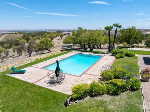 Exterior - 4205 High Grv, Templeton, CA 93465 photo 8 of 9