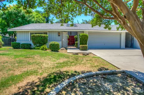 5501 Cypress Point Dr, Bakersfield, CA 93309