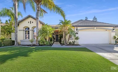 10300 Seneca Falls Ave, Bakersfield, CA 93312