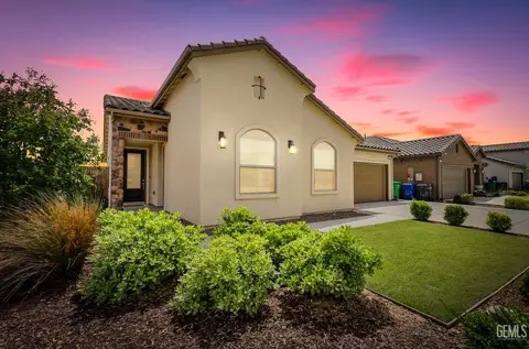 9211 Willow Terrace Dr, Shafter, CA 93263