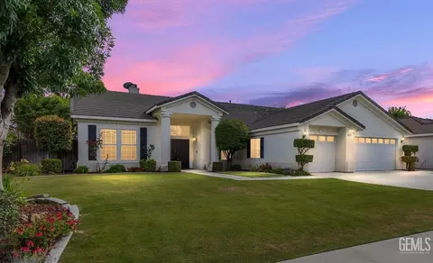 10717 Rising Sun Dr, Bakersfield, CA 93312
