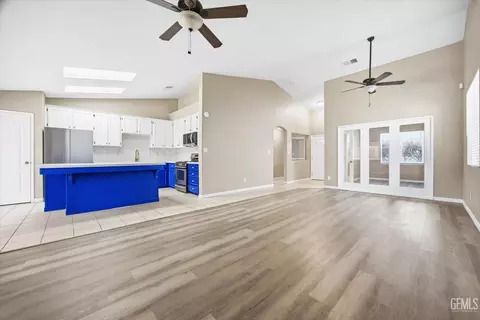 Living - 10110 Pyramid Peak Dr, Bakersfield, CA 93311 photo 6 of 8