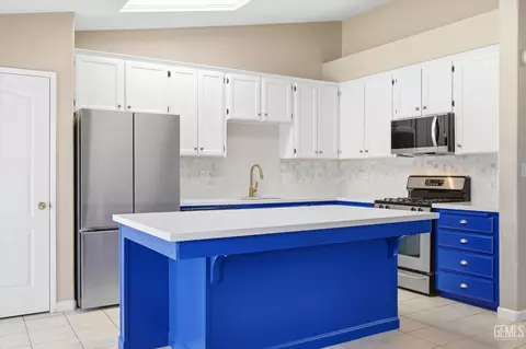 Kitchen - 10110 Pyramid Peak Dr, Bakersfield, CA 93311 photo 1 of 5