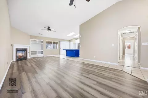 Living - 10110 Pyramid Peak Dr, Bakersfield, CA 93311 photo 2 of 8