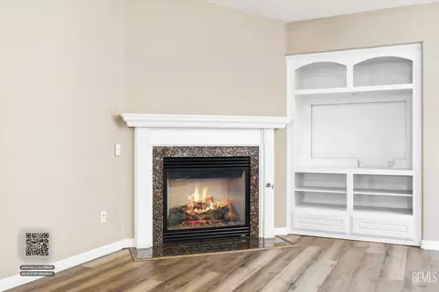 Living - 10110 Pyramid Peak Dr, Bakersfield, CA 93311 photo 3 of 8