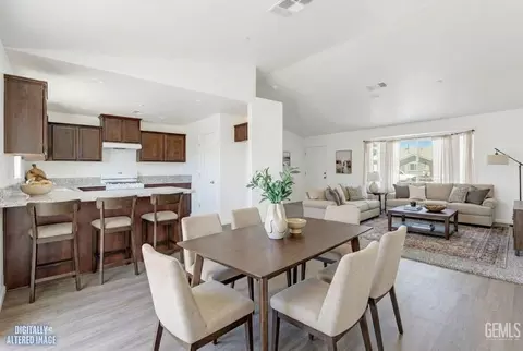 906 Aggies Ave, Delano, CA 93215